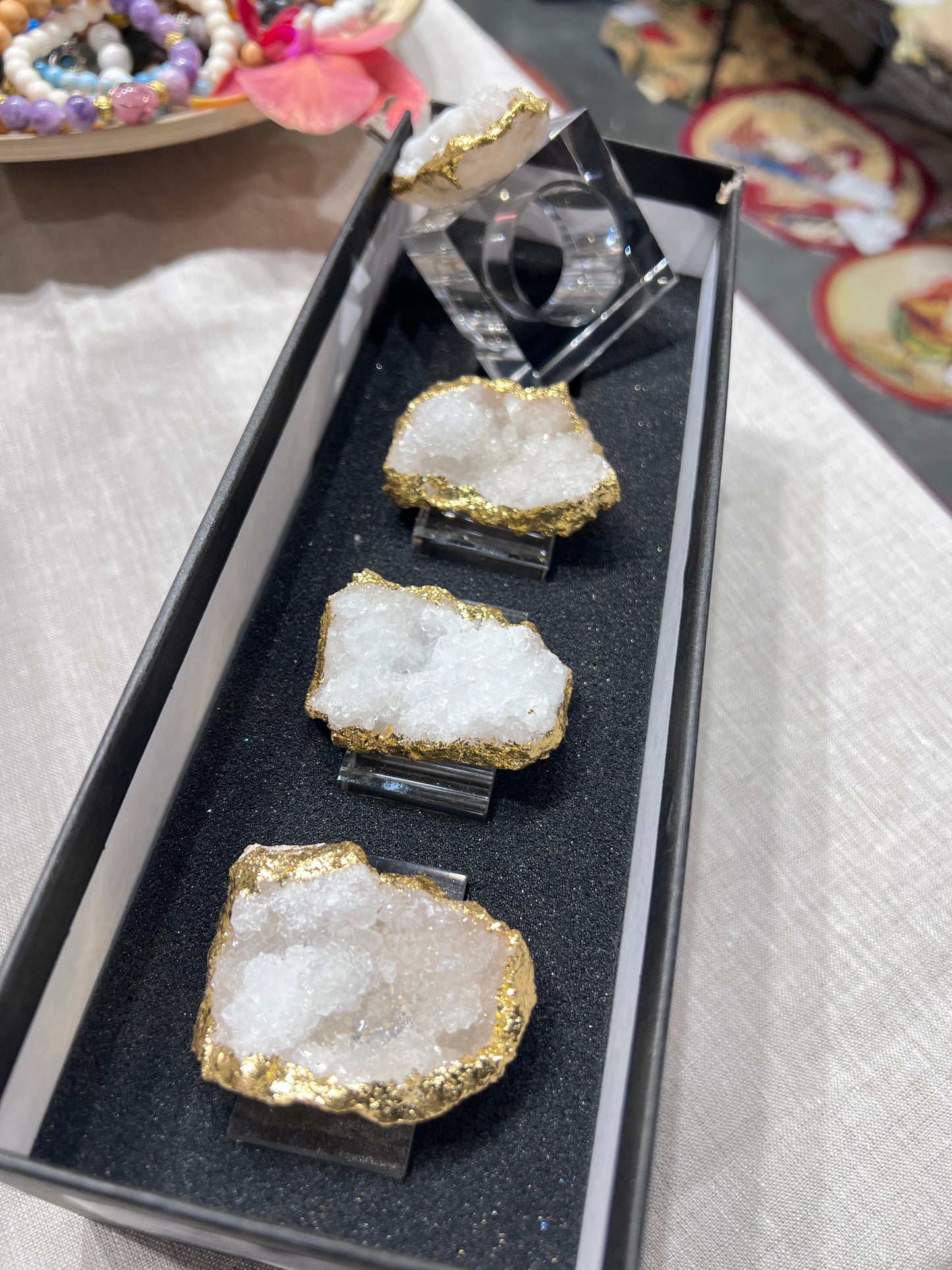 Crystal Napkin ring-quartz geodes with gold rim（SET OF 4PCS）